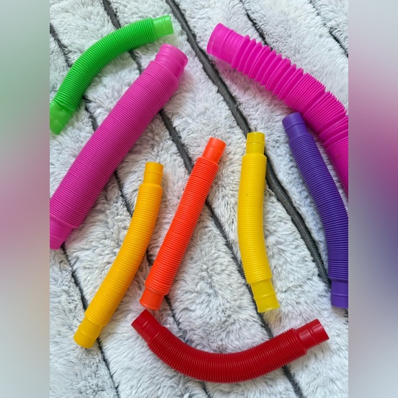 Colorful Expandable Kids Fidget Toy Play Tubes - Picture 2 of 3